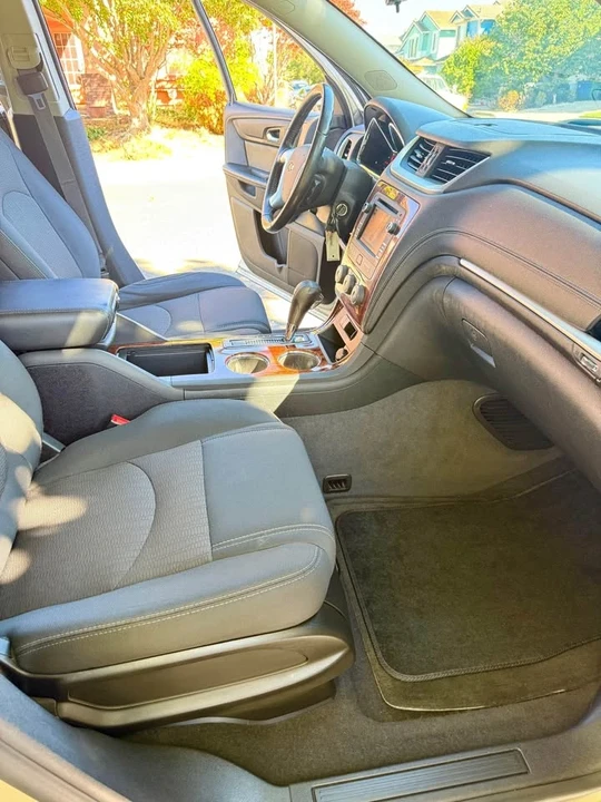 2013 Chevrolet Traverse - Image 15 of 20