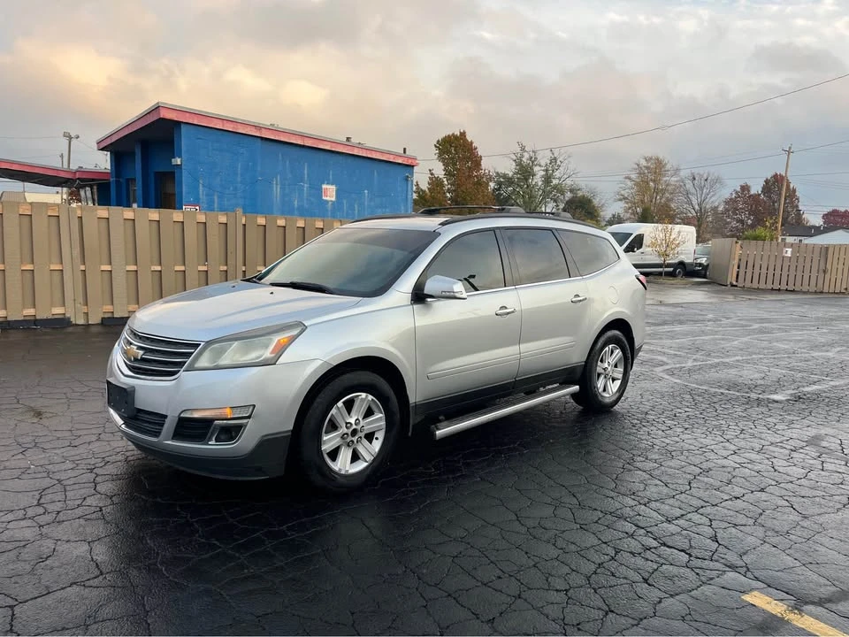 2013 Chevrolet Traverse - Image 2 of 9