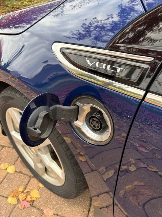 2013 Chevrolet Volt - Image 8 of 11