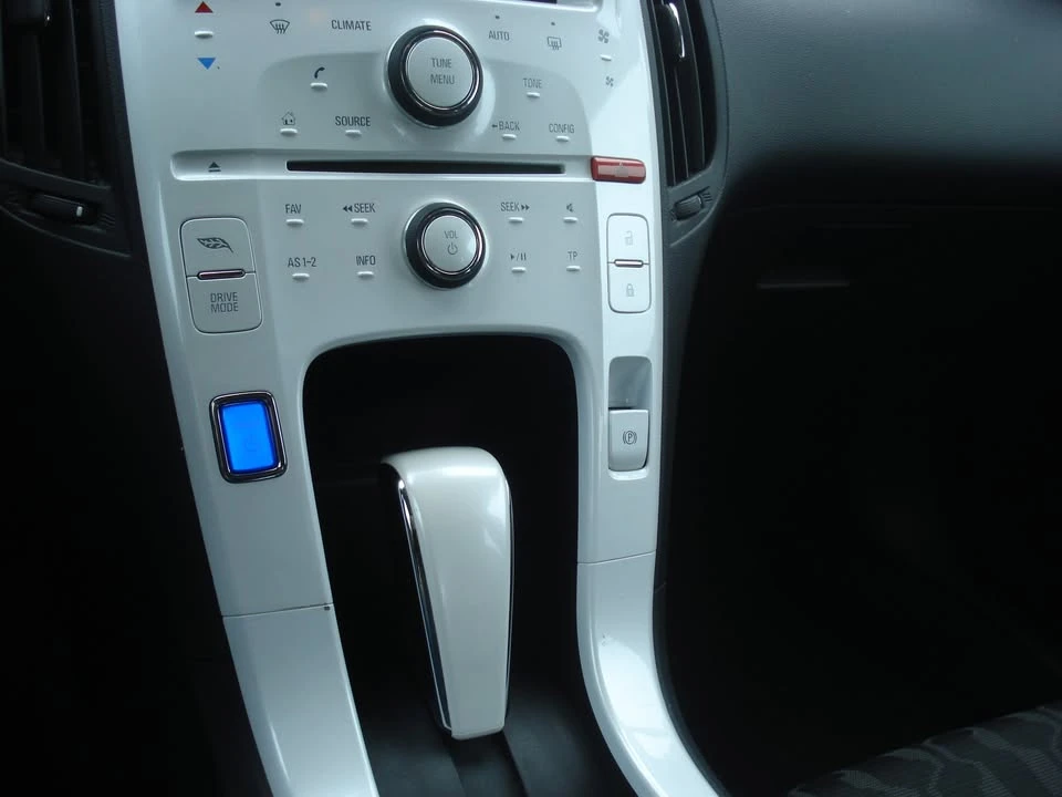 2013 Chevrolet Volt - Image 10 of 17