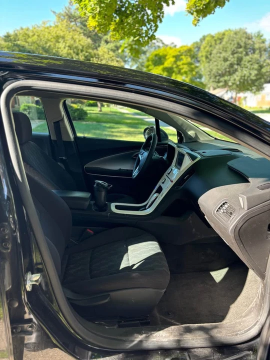 2013 Chevrolet Volt - Image 11 of 16