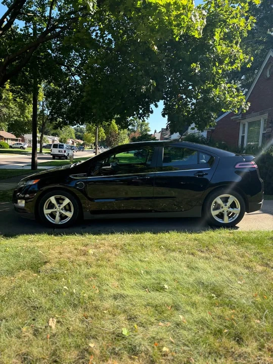 2013 Chevrolet Volt - Image 2 of 16