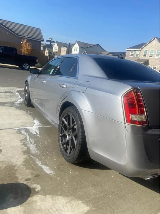 2013 Chrysler 300 (2005-2023) - Image 4 of 6