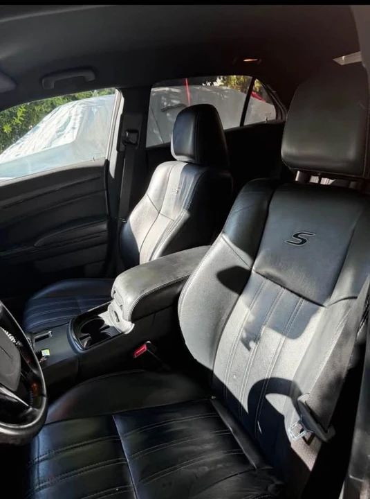 2013 Chrysler 300 (2005-2023) - Image 6 of 6