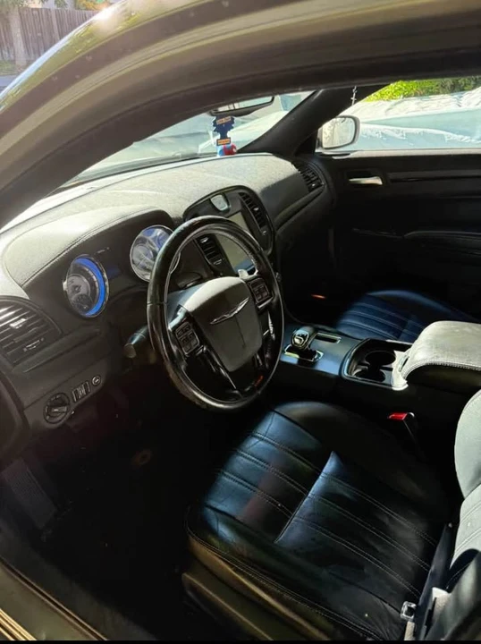 2013 Chrysler 300 (2005-2023) - Image 5 of 6