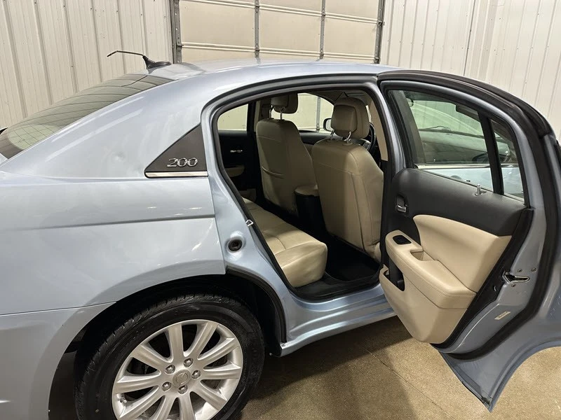 2013 Chrysler 200 - Image 12 of 20