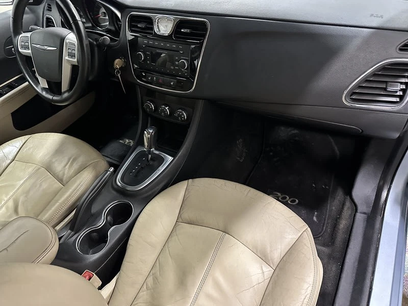 2013 Chrysler 200 - Image 16 of 20