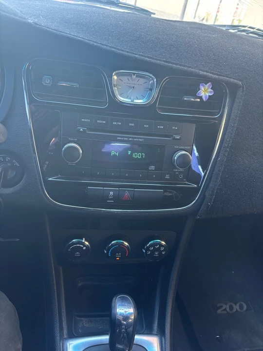 2013 Chrysler 200 - Image 10 of 10