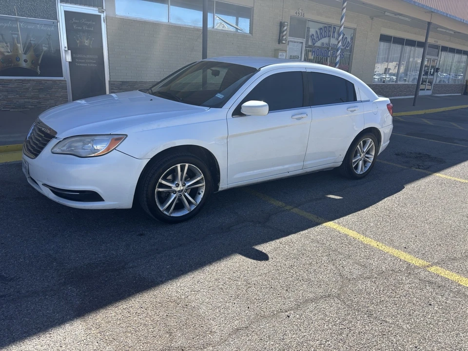 2013 Chrysler 200 - Image 2 of 10