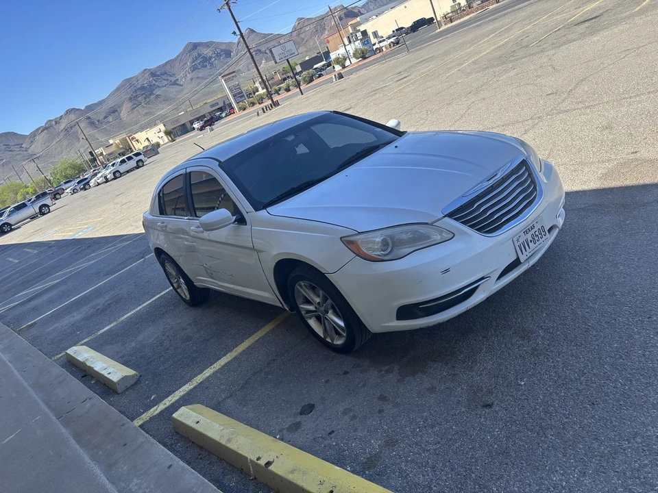 2013 Chrysler 200 - Image 4 of 10
