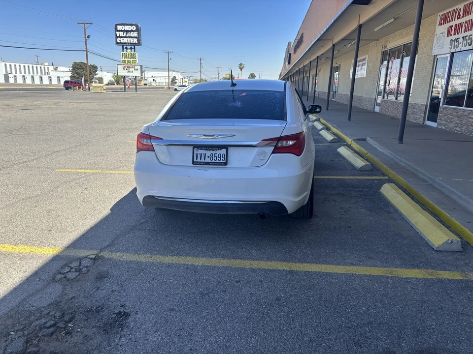 2013 Chrysler 200 - Image 6 of 10