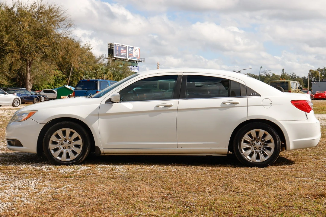 2013 Chrysler 200 - Image 3 of 21