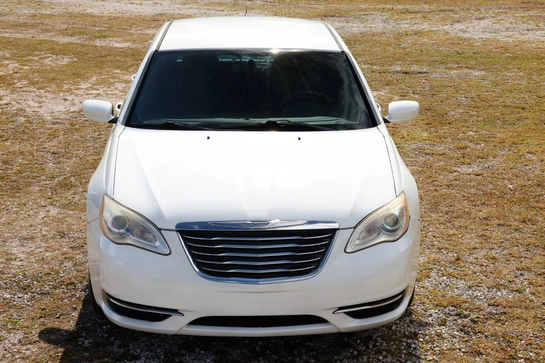 2013 Chrysler 200 - Image 17 of 21