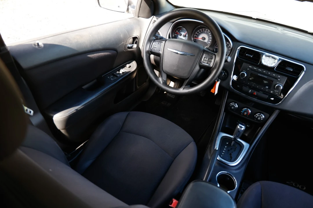 2013 Chrysler 200 - Image 20 of 21