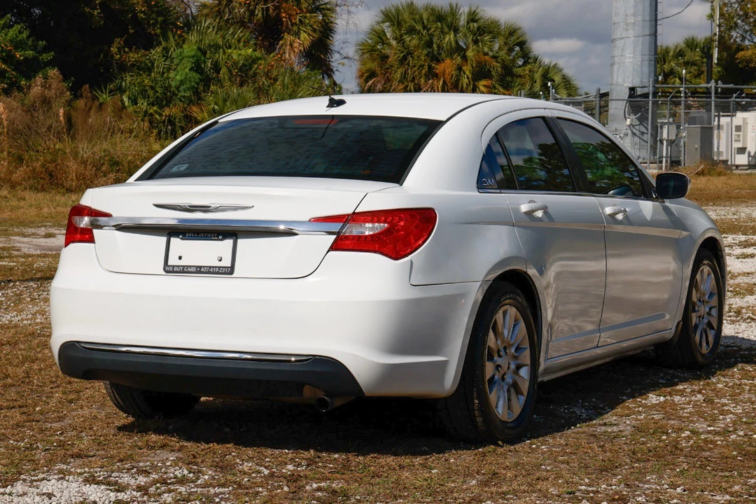 2013 Chrysler 200 - Image 11 of 21