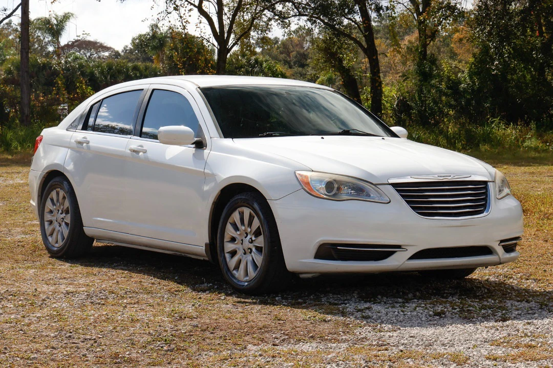 2013 Chrysler 200 - Image 15 of 21