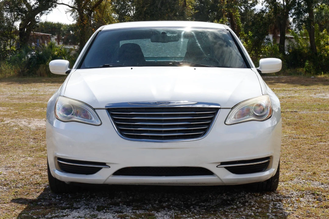 2013 Chrysler 200 - Image 19 of 21