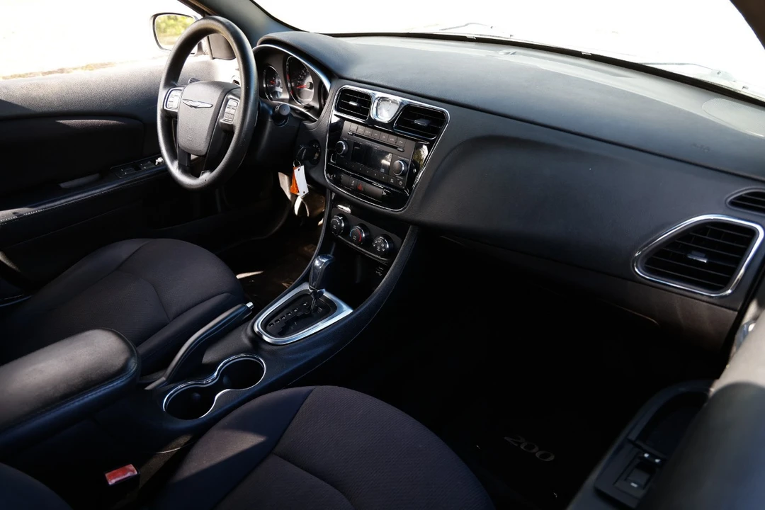 2013 Chrysler 200 - Image 16 of 21