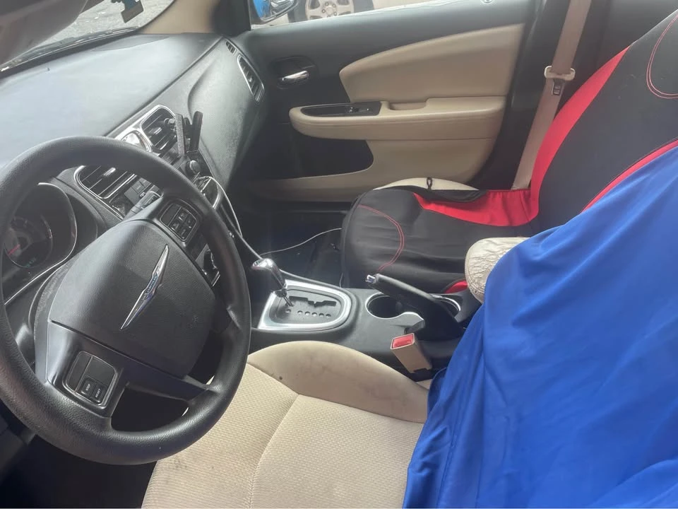 2013 Chrysler 200 - Image 4 of 8