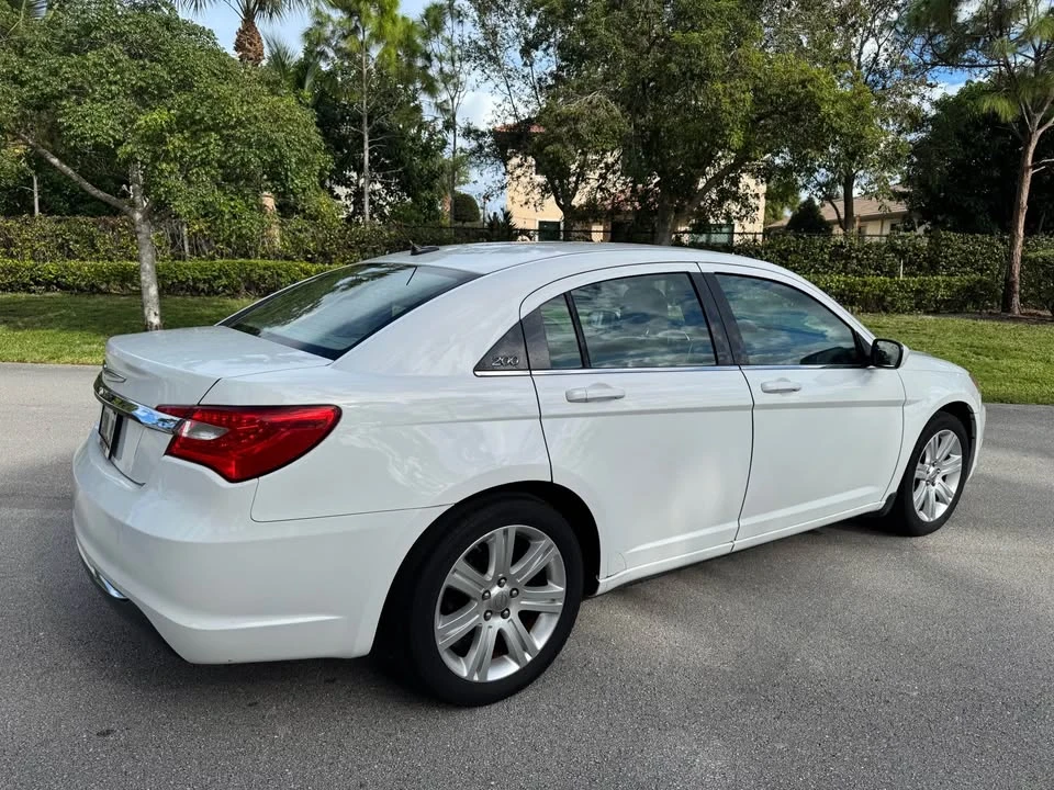 2013 Chrysler 200 - Image 3 of 10