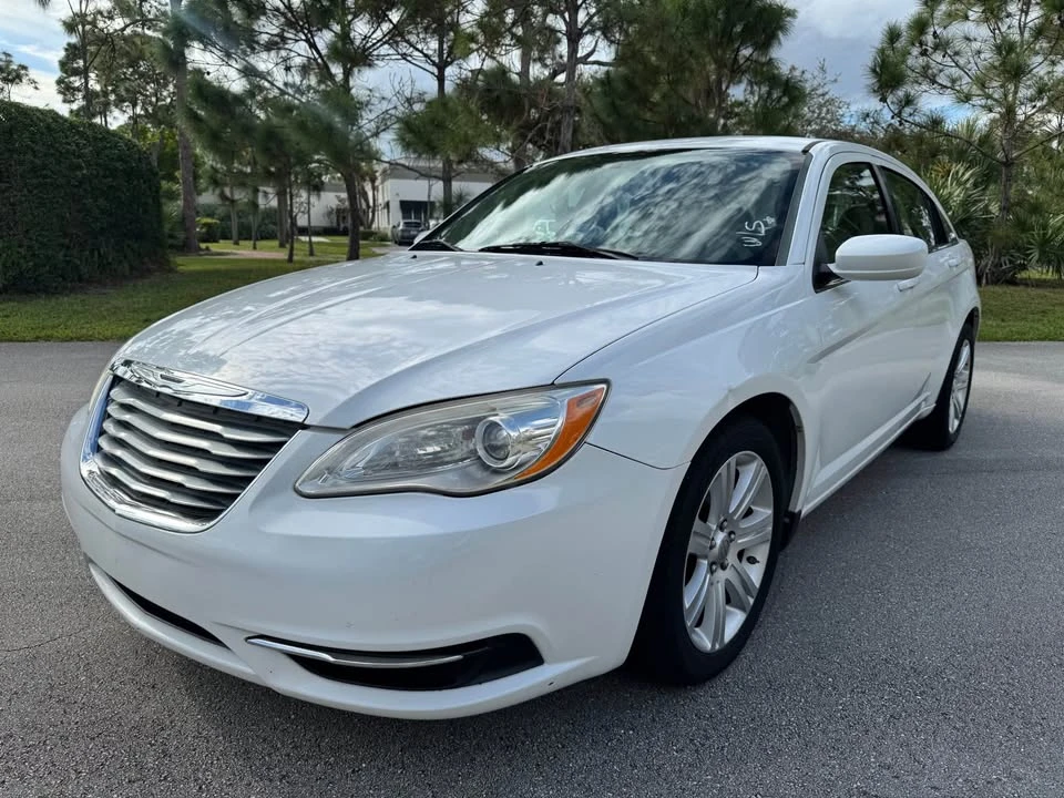 2013 Chrysler 200 - Image 4 of 10