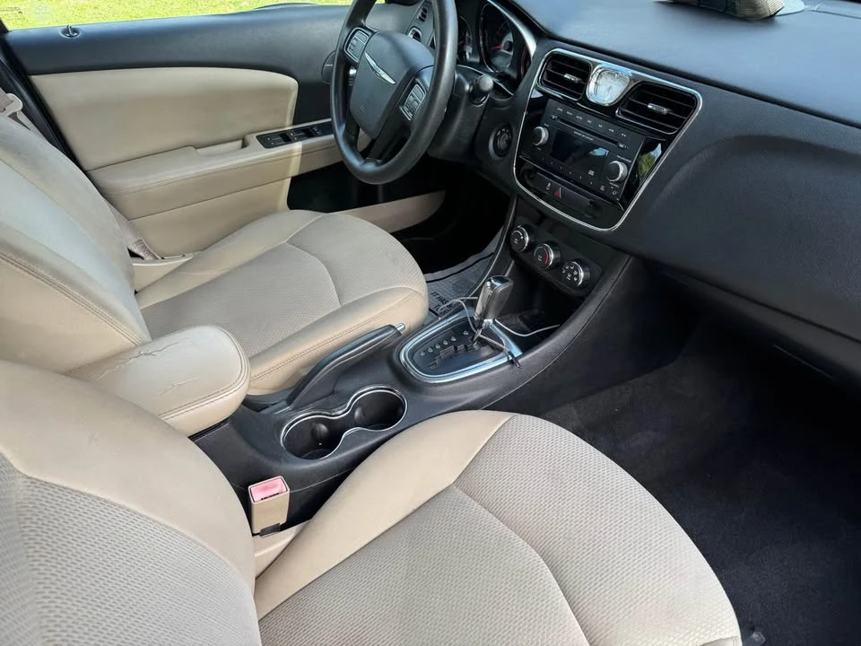 2013 Chrysler 200 - Image 7 of 10