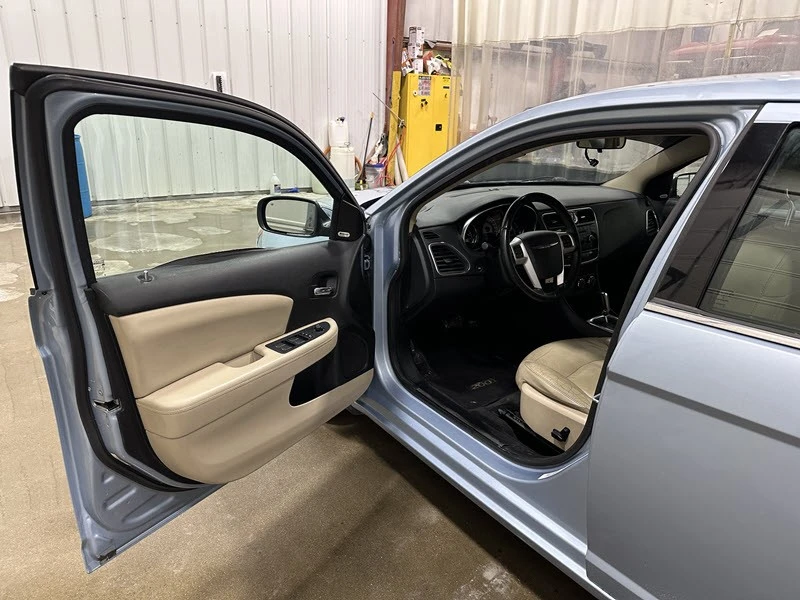 2013 Chrysler 200 - Image 7 of 12