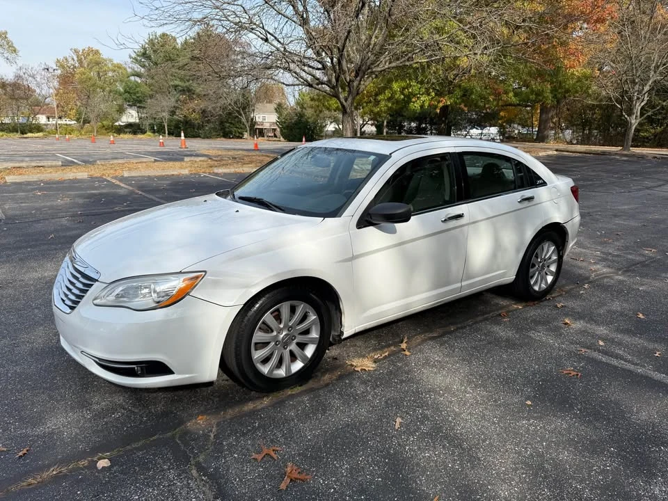 2013 Chrysler 200 - Image 5 of 11