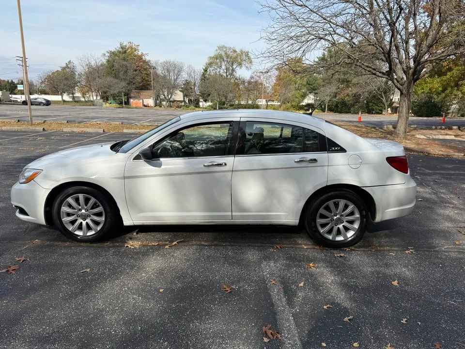 2013 Chrysler 200 - Image 4 of 11