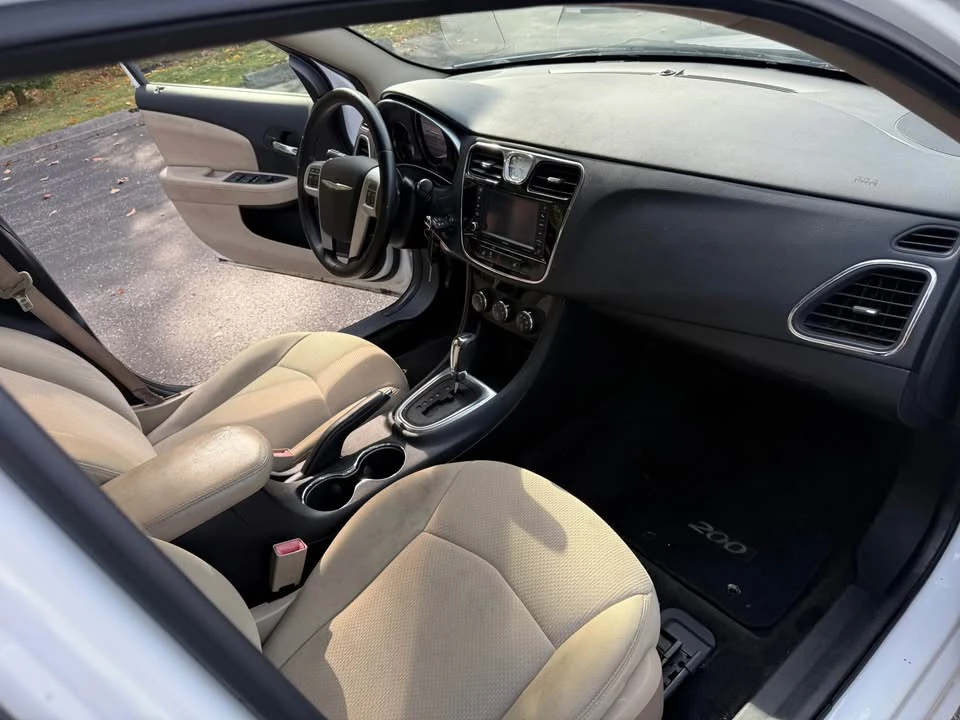2013 Chrysler 200 - Image 10 of 11