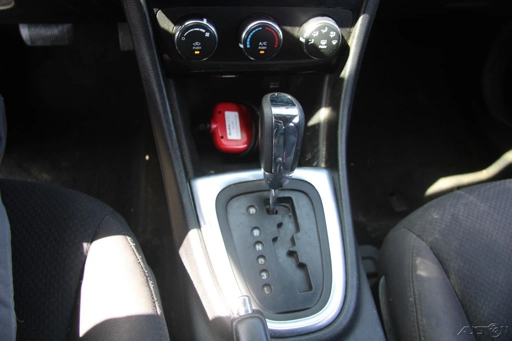 2013 Chrysler 200 - Image 18 of 21