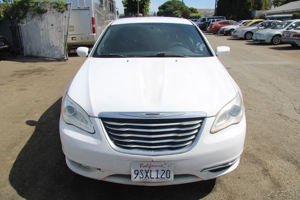 2013 Chrysler 200 - Image 9 of 21