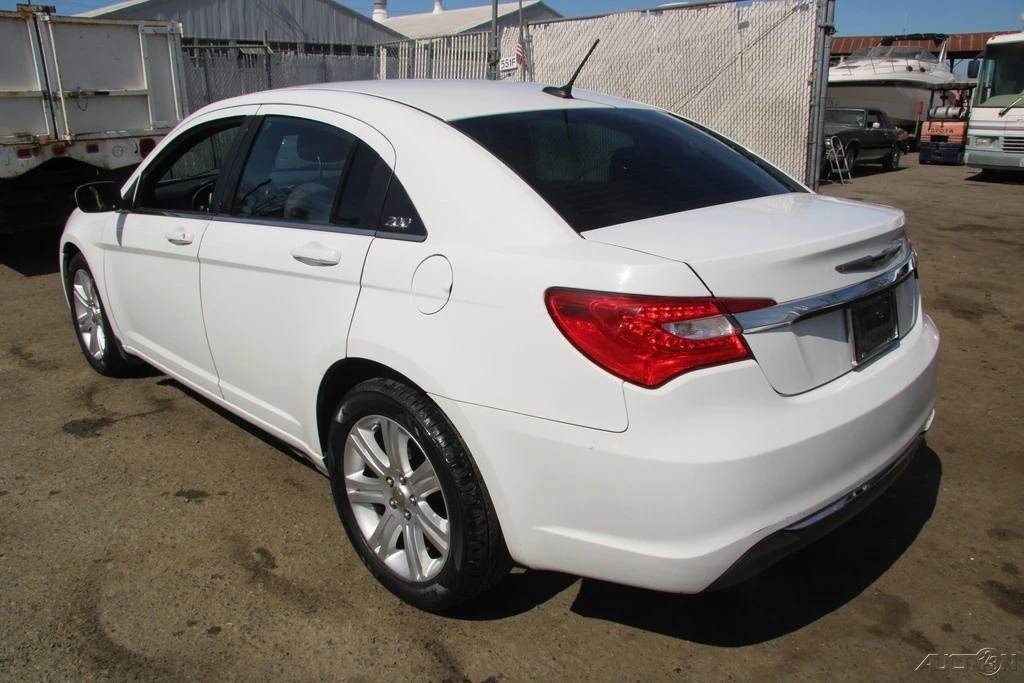2013 Chrysler 200 - Image 4 of 21