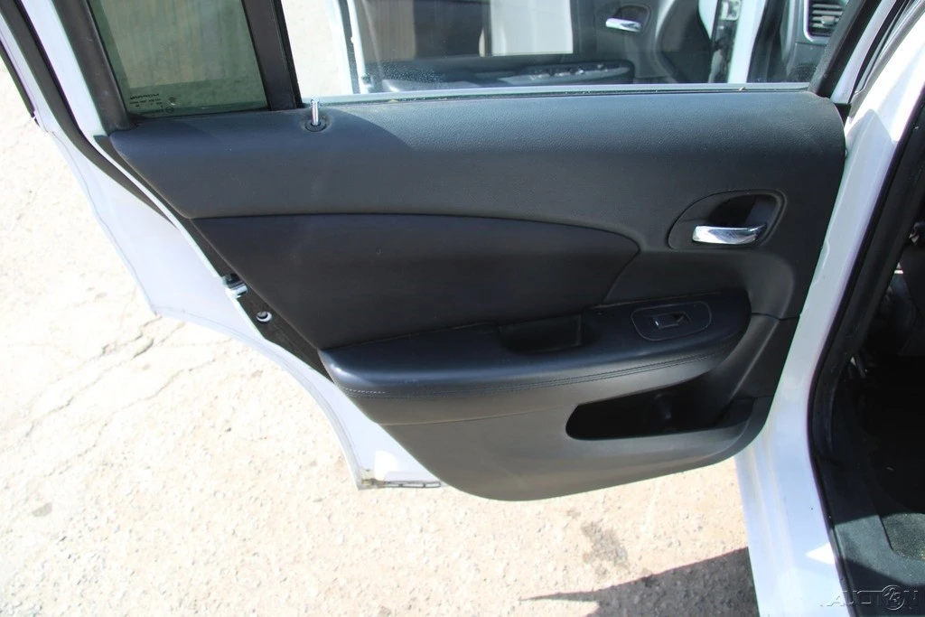 2013 Chrysler 200 - Image 19 of 21