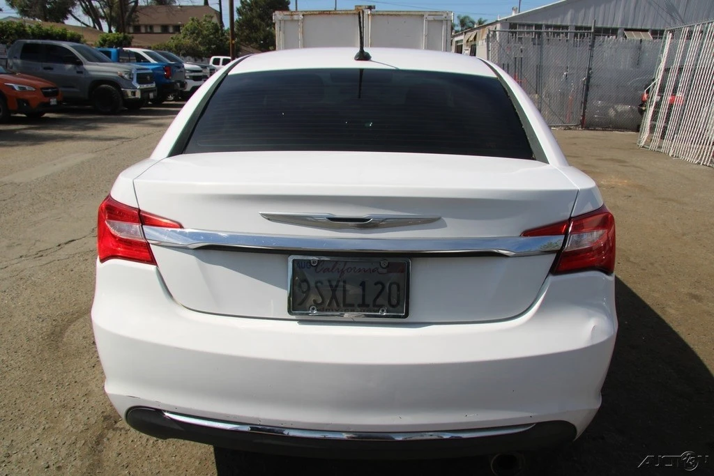 2013 Chrysler 200 - Image 5 of 21