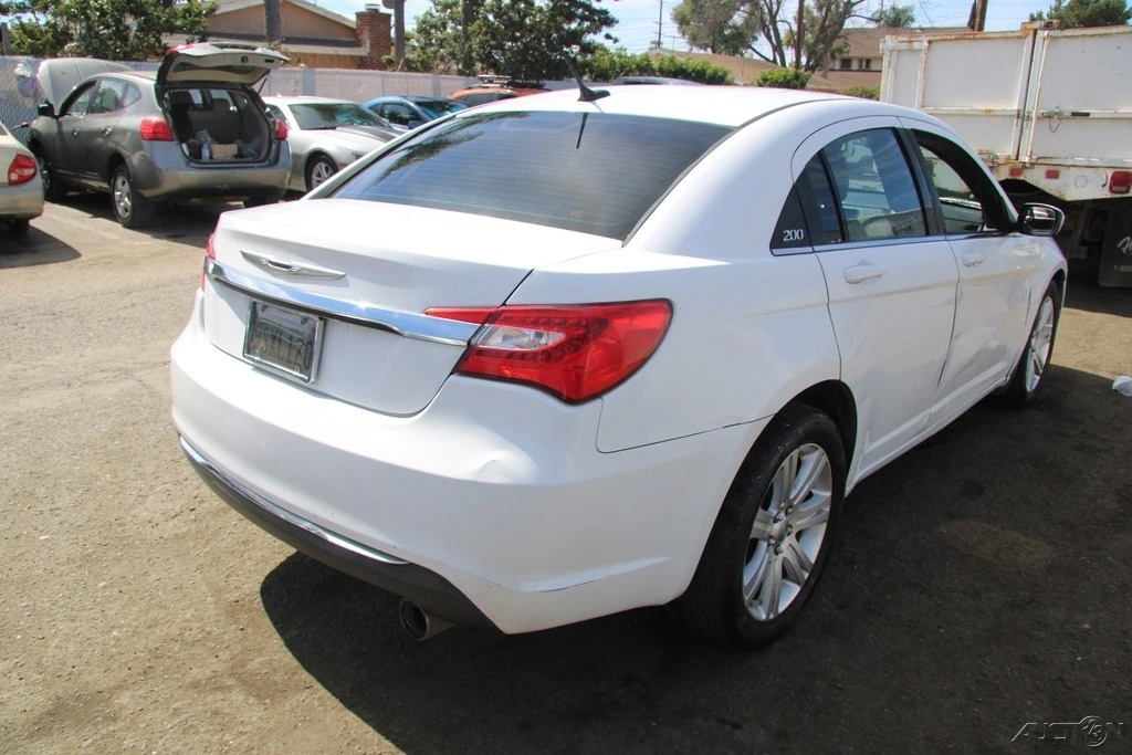 2013 Chrysler 200 - Image 6 of 21