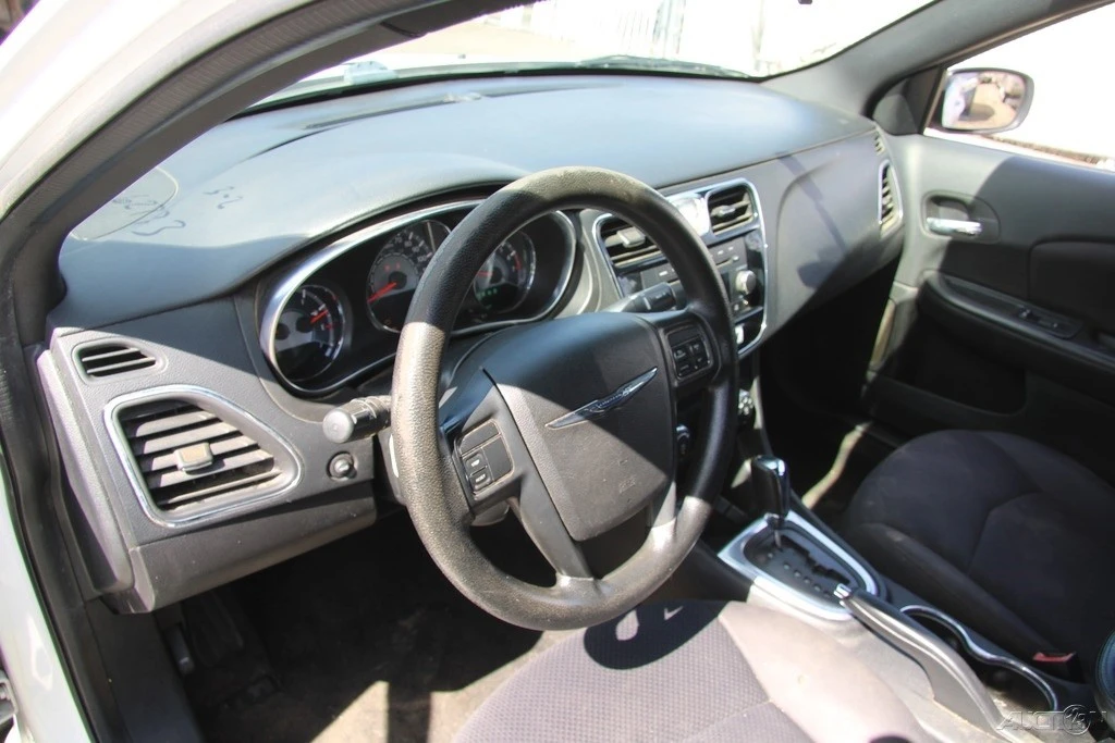 2013 Chrysler 200 - Image 13 of 21