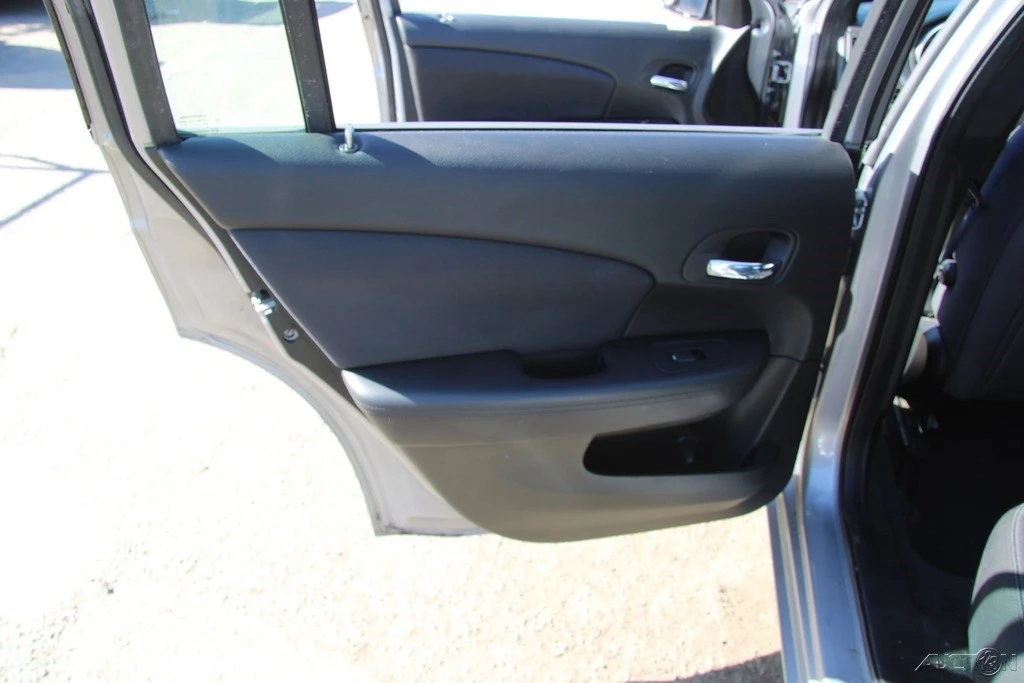 2013 Chrysler 200 - Image 18 of 21
