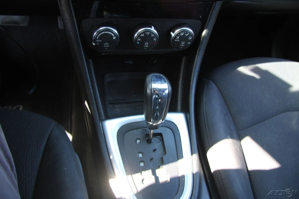 2013 Chrysler 200 - Image 17 of 21