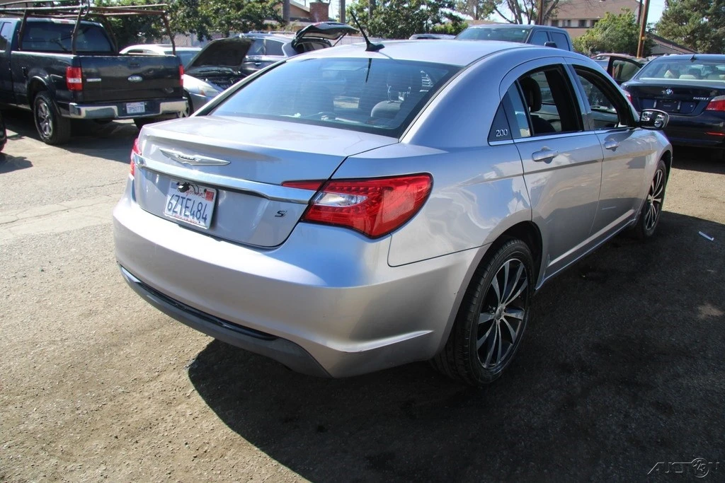 2013 Chrysler 200 - Image 6 of 21