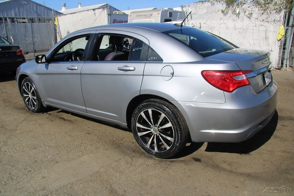 2013 Chrysler 200 - Image 4 of 21