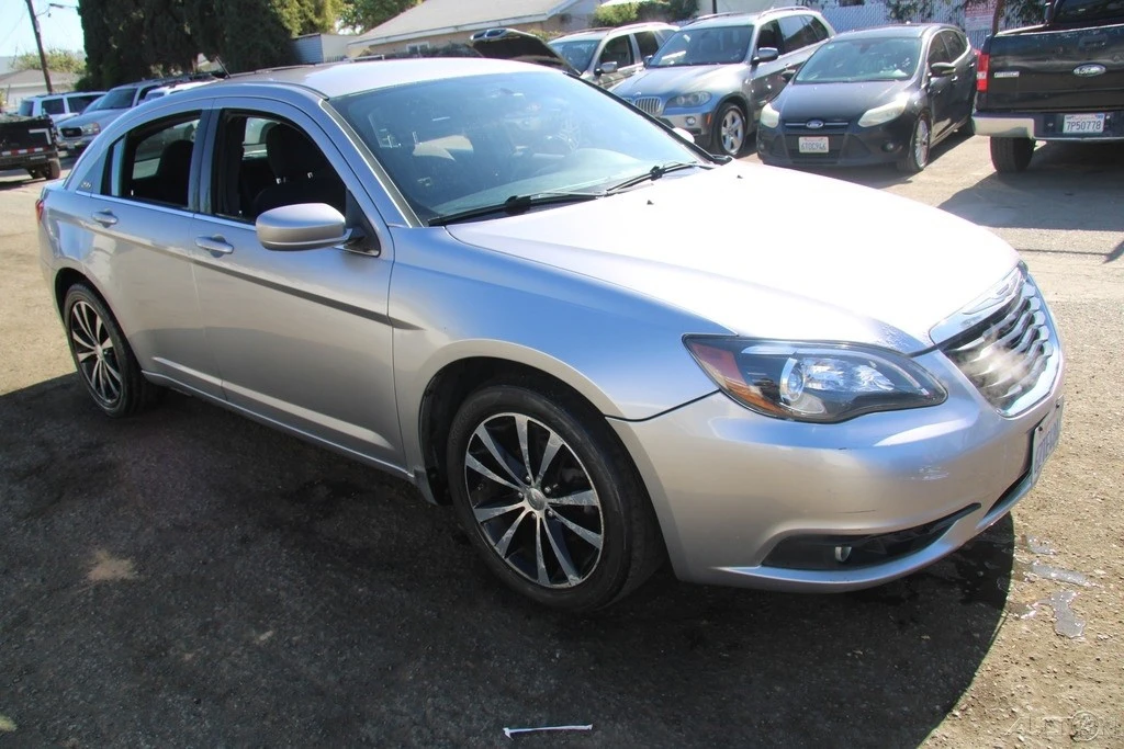 2013 Chrysler 200 - Image 8 of 21