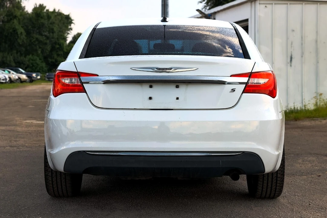 2013 Chrysler 200 - Image 7 of 12