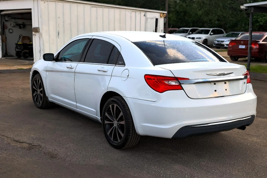2013 Chrysler 200 - Image 5 of 12