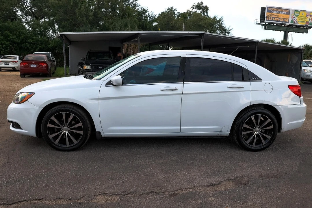 2013 Chrysler 200 - Image 3 of 12