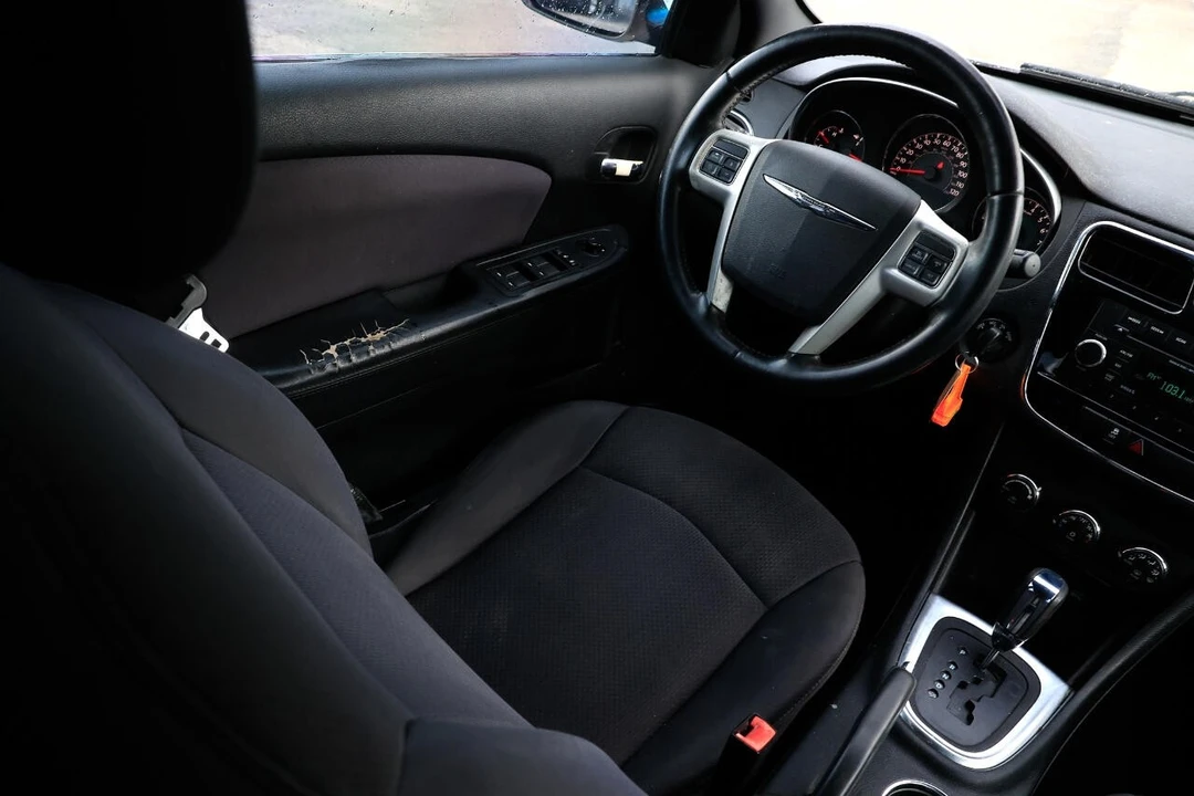 2013 Chrysler 200 - Image 20 of 21