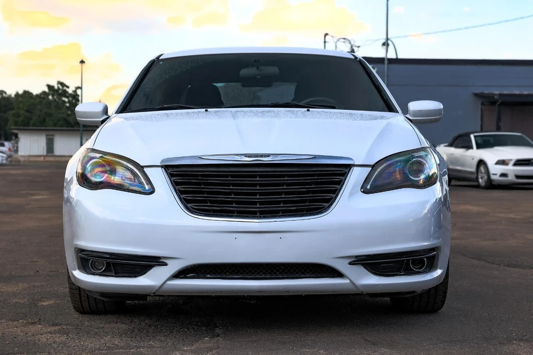 2013 Chrysler 200 - Image 17 of 21