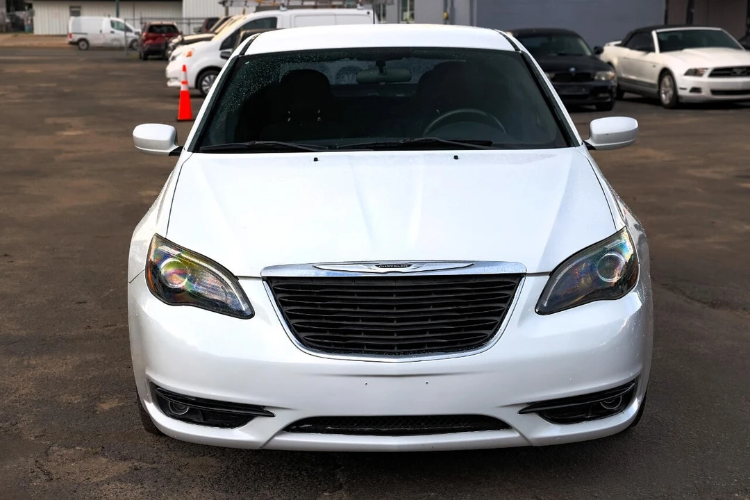 2013 Chrysler 200 - Image 19 of 21