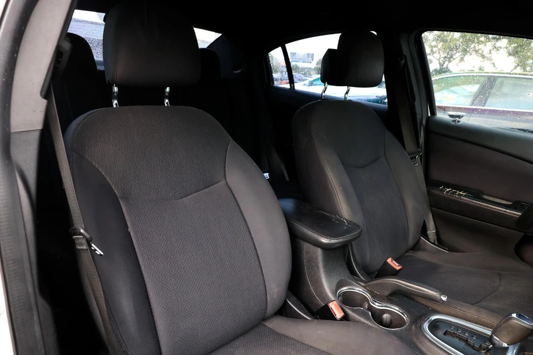 2013 Chrysler 200 - Image 18 of 21