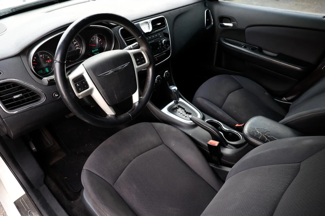 2013 Chrysler 200 - Image 4 of 12